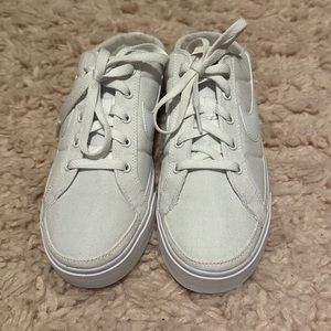 Nike court legacy mule